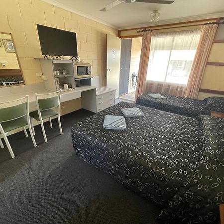 Warrego Motel Чарлвилл Экстерьер фото