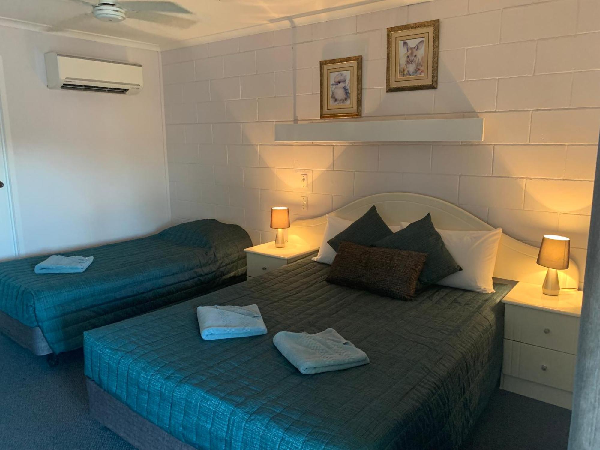Warrego Motel Чарлвилл Экстерьер фото