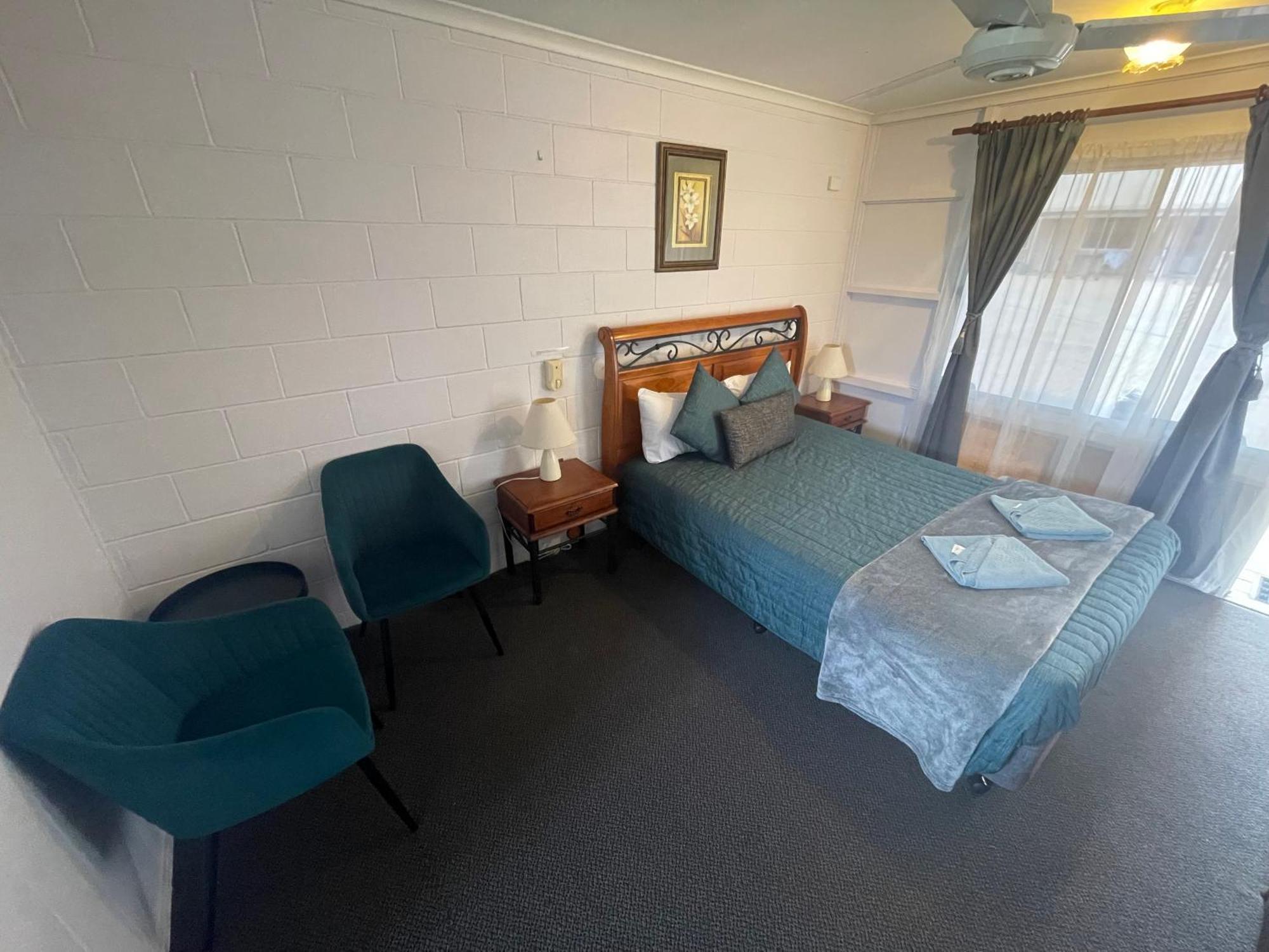 Warrego Motel Чарлвилл Экстерьер фото