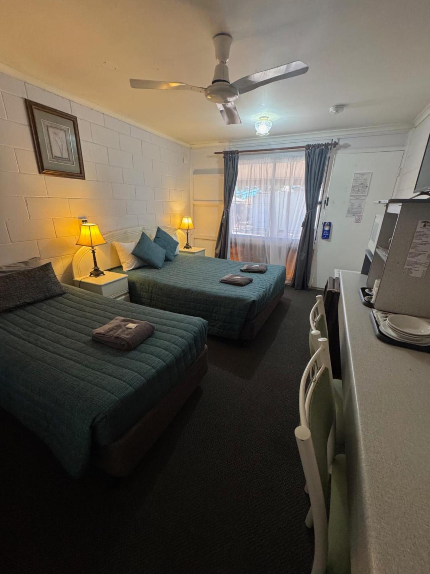Warrego Motel Чарлвилл Экстерьер фото